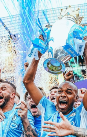 Manchester City celebrando el título