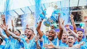 Manchester City celebrando el título