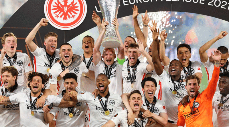 Jugadores del Eintracht Frankfurt celebrando el campeonato de la Europa League