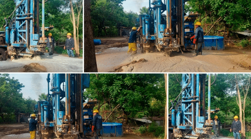 Operarios de ENACAL en trabajos de perforación de nuevo pozo de agua potable en el sector de Cuajachillo, Ciudad Sandino.