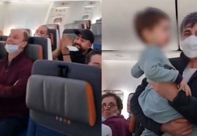 Pasajeros del avión de Dubai le cantaron a un niño la cancion de Baby Shark