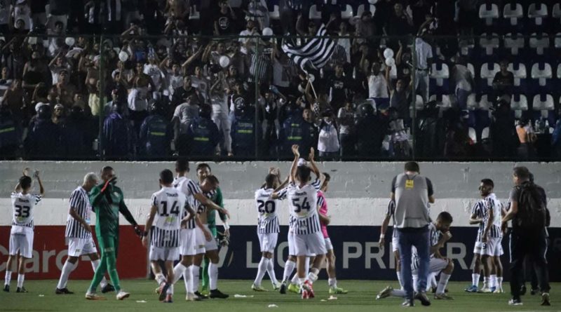 Jugadores del Cacique Diriangén y el Walter Ferretti