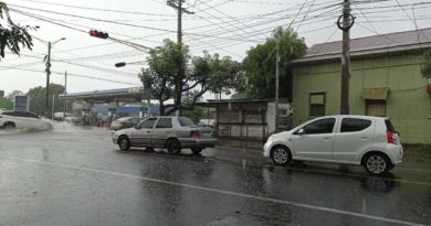 Una de las calles de Managua mientras llueve