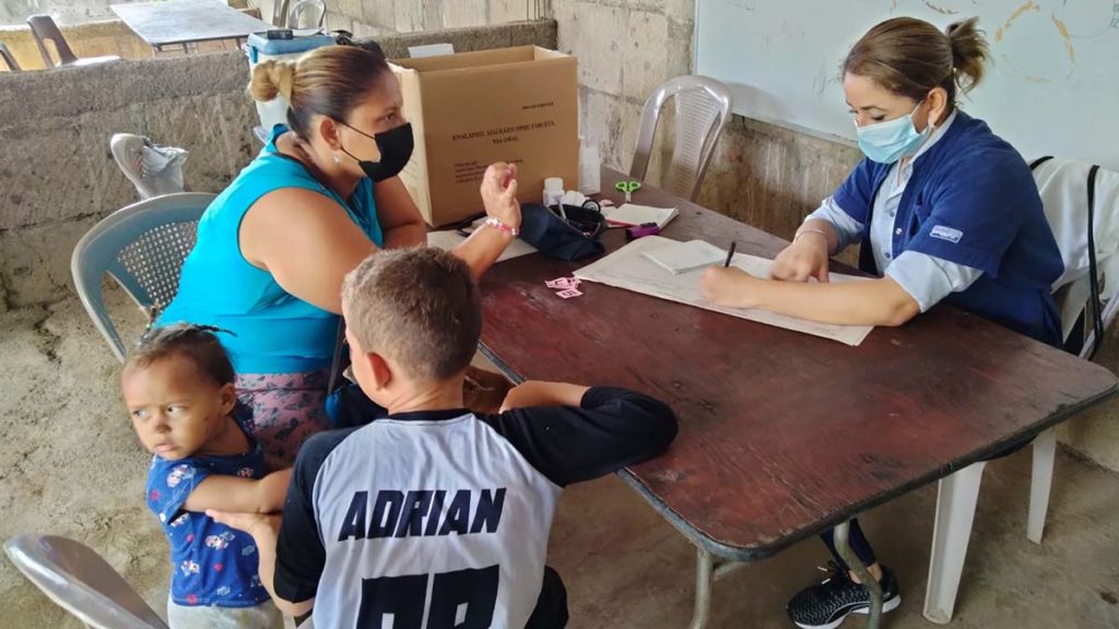 Personal médico del Ministerio de Salud brinda atención a pobladores del barrio Vistas del Xolotlán