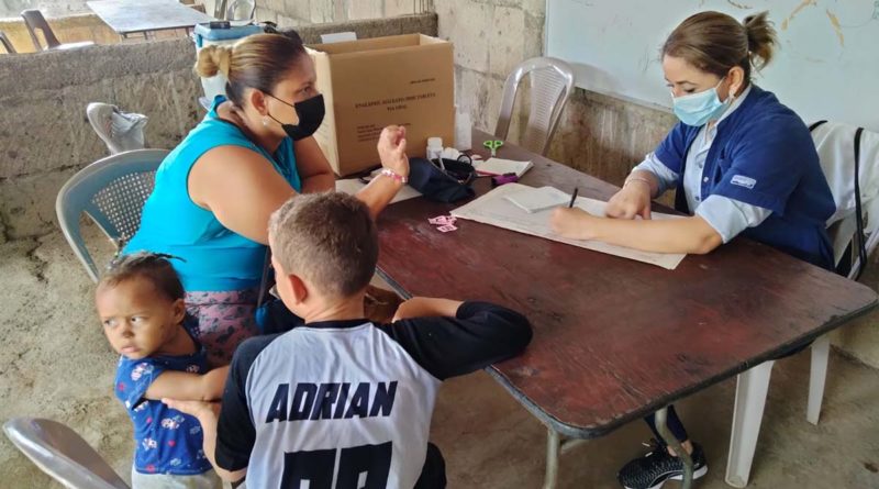 Personal médico del Ministerio de Salud brinda atención a pobladores del barrio Vistas del Xolotlán