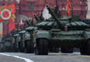 Desfile militar mecanizado en el Día de la Victoria en la Plaza Roja de Moscú