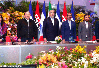 Presidente Comandante Daniel Ortega y la Compañera Vicepresidenta Rosario Murillo, junto al Ministro de Petróleo de la República Islámica de Irán, Javab Owji