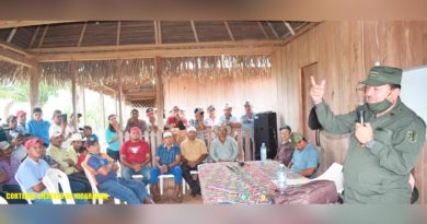 Ejército de Nicaragua en reunión con productores del municipio de Paiwas y La Cruz de Río Grande