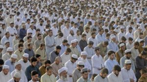 Musulmanes durante la culminación del mes sagrado de ayuno, Ramadán