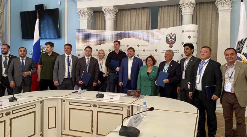 Embajadora de Nicargua en Rusia junto al Viceministro de Deporte de la Federación de Rusia en la mesa redonda