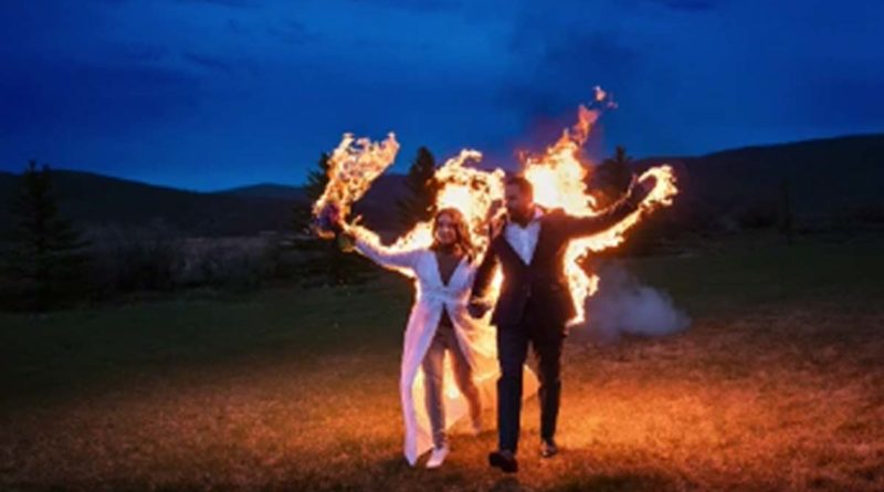 Recién casados se prenden fuego en la fiesta de su boda