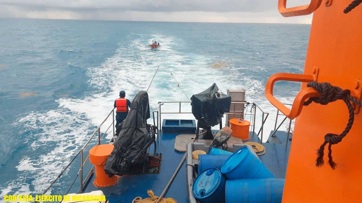 Fuerza Naval rescató 8 tripulantes a bordo de una embarcación en el Caribe Sur de Nicaragua