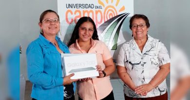 UNAN y CNU entrega reconocimientos a excelencia académica de la Universidad en el campo
