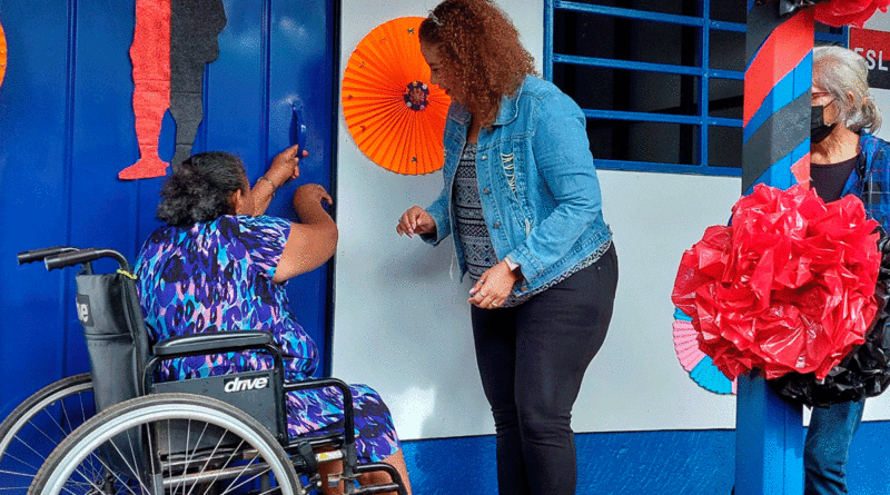 Reyna Rueda, alcaldesa de Managua entregando nueva vivienda digna en el Barrio Carlos Fonseca