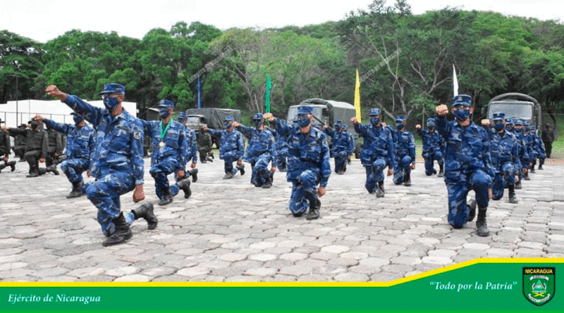 Soldados graduados de Curso Básico y Especializado de Infantería