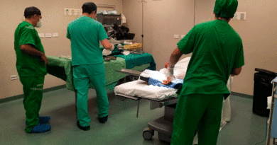 Médicos del Hospital Fernando Vélez Paiz en cirugías menores ortopédicas