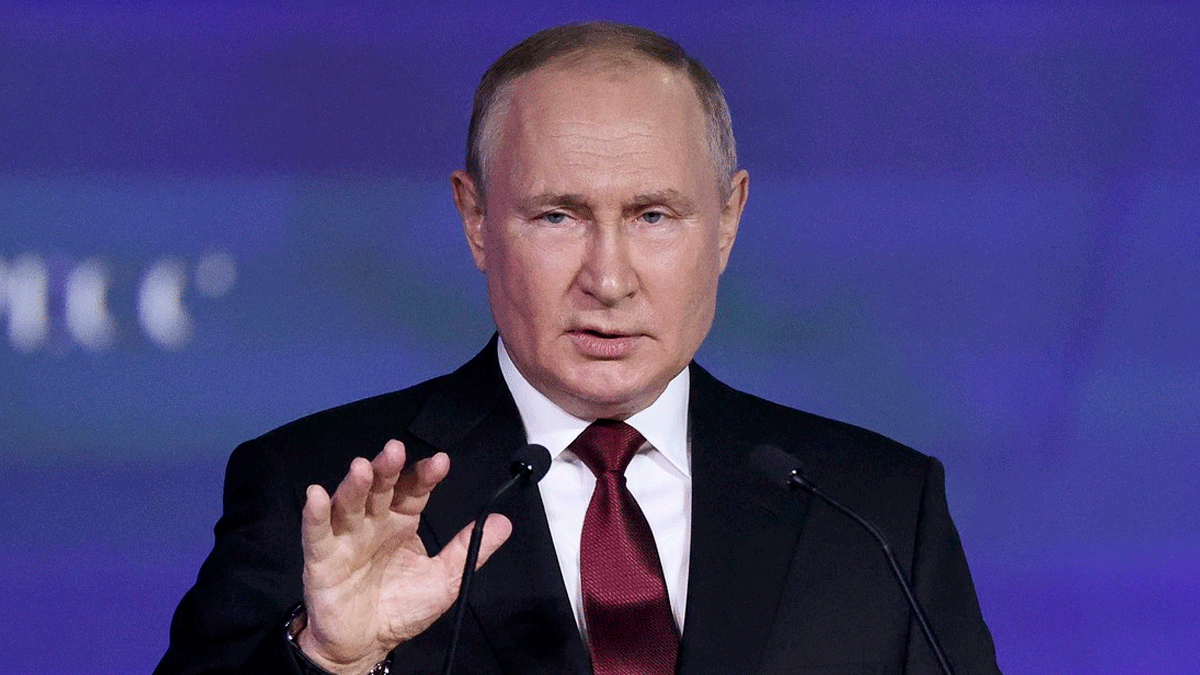 Vladímir Putin: «Es erróneo considerar que la época de cambios turbulentos pasará y todo volverá a la normalidad, no lo hará»