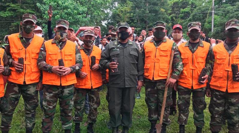 Efectivos del Ejército de Nicaragua en el Lanzamiento de la Cruzada Departamental de Reforestación”, realizada en la comunidad de Laurel Galán, municipio de San Carlos, departamento de Río San Juan.