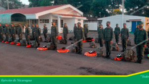 Tropas especializadas en búsqueda, salvamento y rescate de la Unidad Humanitaria y de Rescate “Comandante William Ramírez” y de la Fuerza Naval