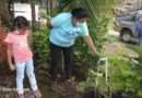 Pobladora de la comunidad Paso de Piedra en Potosí, abriendo un grifo de agua