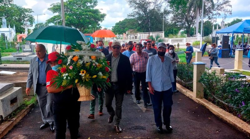 ALMA conmemora el centenario del natalicio de Lolita Soriano y centenario del Cementerio General