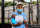 Habitante del Barrio Vistas del Xolotlán del Distrito V de Managua ya con su vacuna contra la COVID-19.