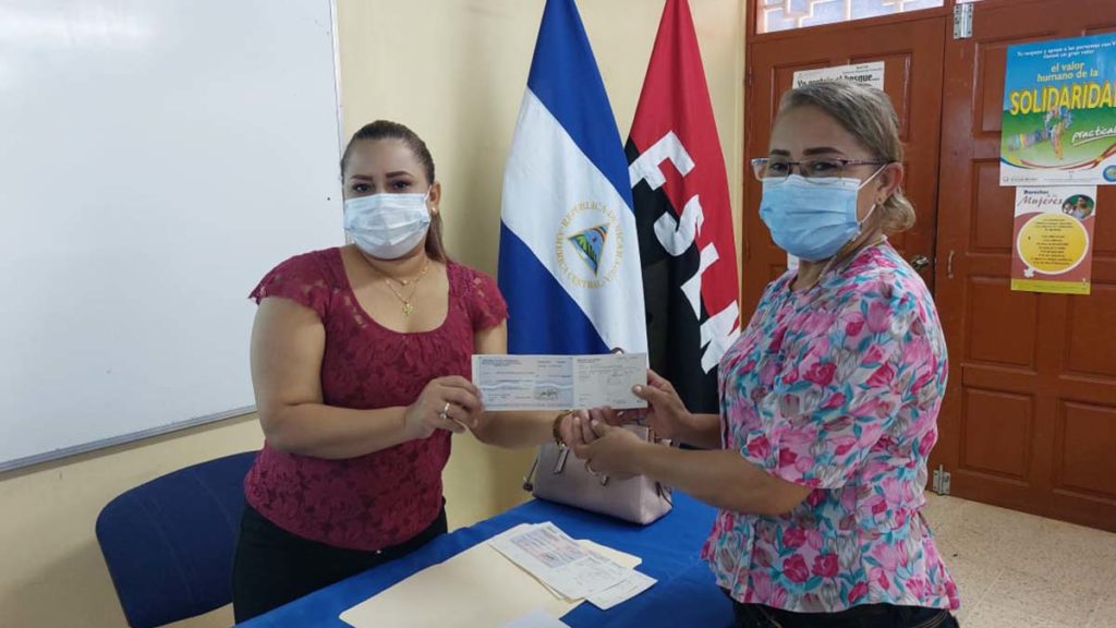 Docentes de Chontales reciben bono especial en reconocimiento a su destacada labor