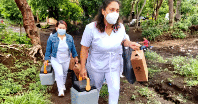 Brigadistas del Ministerio de Salud de Nicaragua recorriendo la comunidad Pablo Calero de Ticuantepe, para aplicar vacunas contra la COVID-19