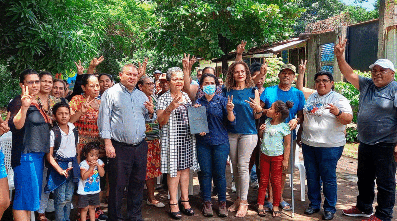 Autoridades de la Alcaldía de Chinandega con habitantes del Reparto La Resistencia