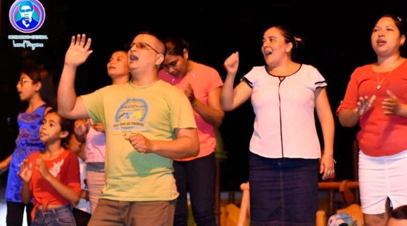 Familias de Quezalguaque, León disfrutaron de concierto de música cristiana