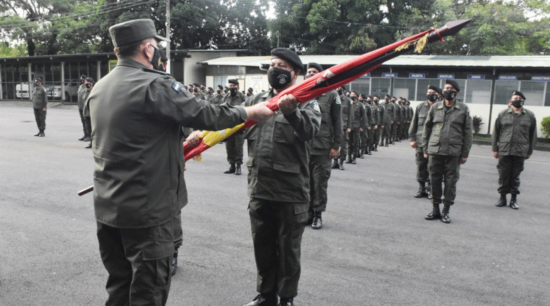 Comandante en Jefe del Ejército de Nicaragua, General de Ejército Julio César Avilés Castillo realizando traspaso de mando del cuerpo de escoltas