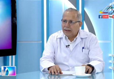 Doctor Carlos Sáenz, Secretario del MINSA