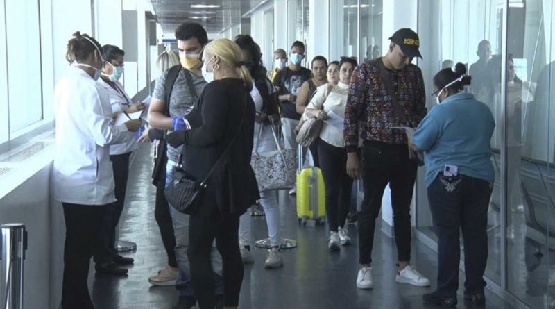 Pasajeros ingresan a Nicaragua por el Aeropuerto Internacional Augusto C. Sandino