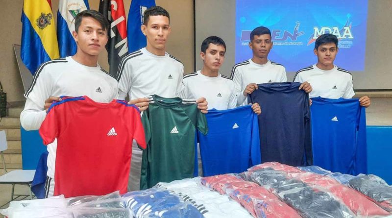 Jóvenes que participan en la Liga Nacional de Fútbol Sala organizada por Juventud Sandinista y UNEN