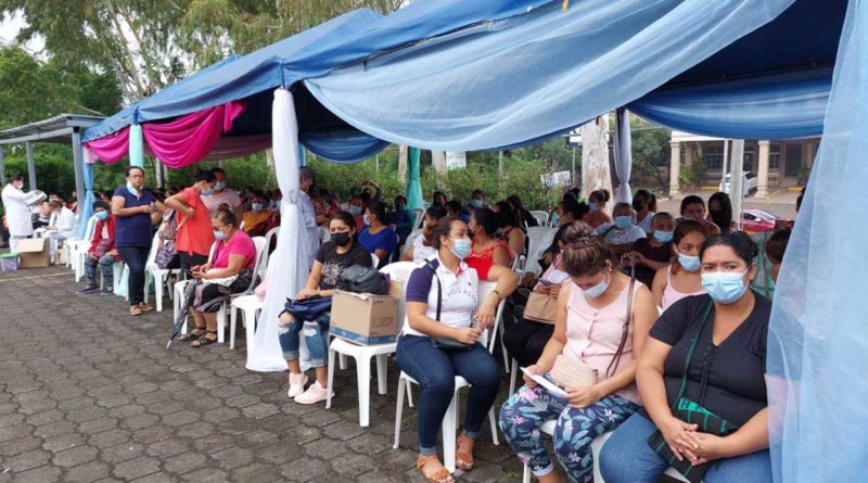 Mujeres de Chontales durante la mega feria de salud realizada en el Hospital Asunción de Juigalpa