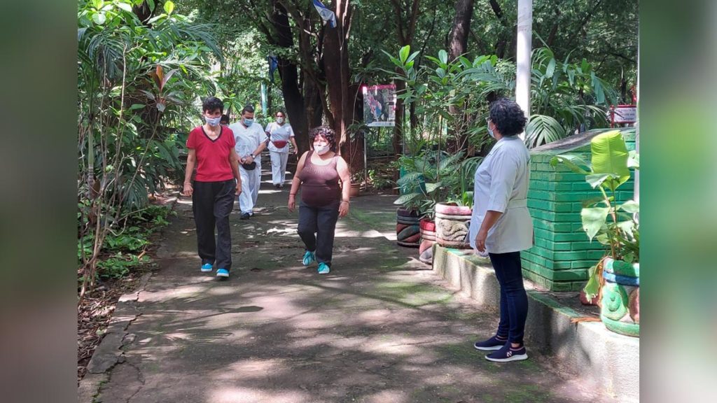 Pacientes del Hospital de Atención Psicosocial realizan paseo recreativo en el Arboretum Nacional
