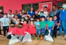 Familias de partos múltiples reciben su segunda entrega de paquetes alimenticios y celebran el día del niño.
