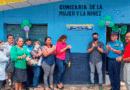 Autoridades y familias de Cinco Pino en la inauguración de la Comisaría de la Mujer y la Niñez.