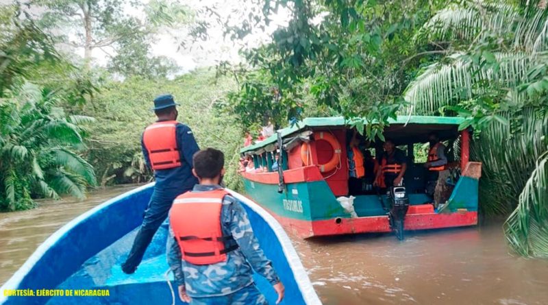 Fuerza Naval realizó rescate de la embarcación de nombre Reyna del Sur III, con 46 pasajeros a bordo, con destino a la ciudad de San Carlos.