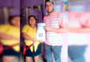 Pobladora de una de las comunidades de Rancho Grande, recibe su título de propiedad.