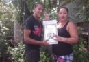 Pobladora de la comunidad Cachorros de Sanndino en Chinandega, recibe su título de propiedad