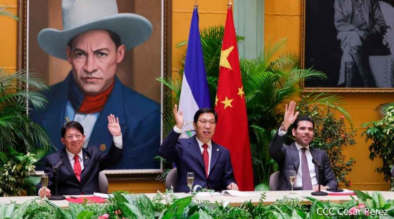 Canciller de Nicaragua, Denis Moncada; el Ministro de Comercio de la República Popular China, Wang Wentao y el compañero Laureano Ortega, asesor Presidencial para la Promoción de Inversiones, Comercio y Cooperación Internacional