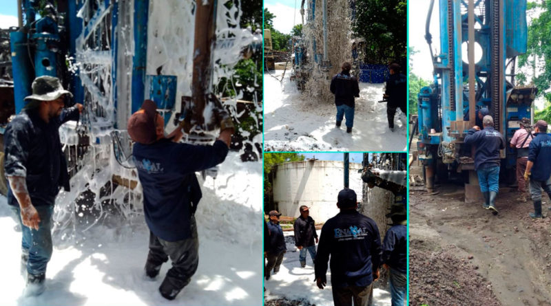 Trabajadores de ENACAL realizando labores en el nuevo pozo de agua en Ciudad Sandino.