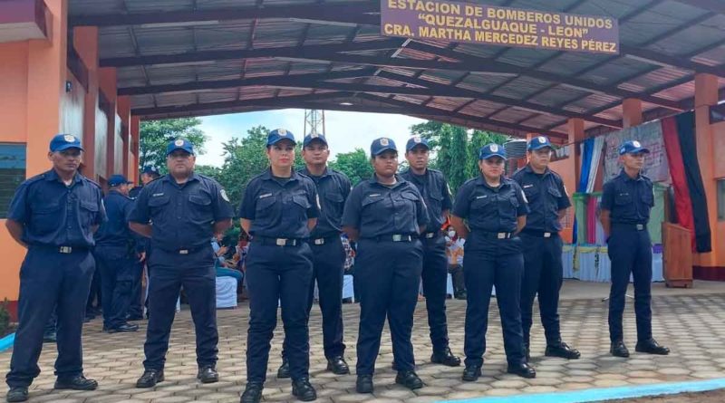 Personal humano que estará al servicio de la población en la nueva estación de bomberos en Quezalguaque, León.