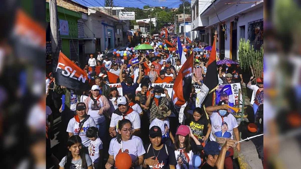 Matagalpinos participan en caminata por las principales calles de la ciudad