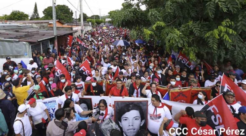 Militancia Sandinista del distrito II de Managua paricipando en una caminata en saludo al 43/19