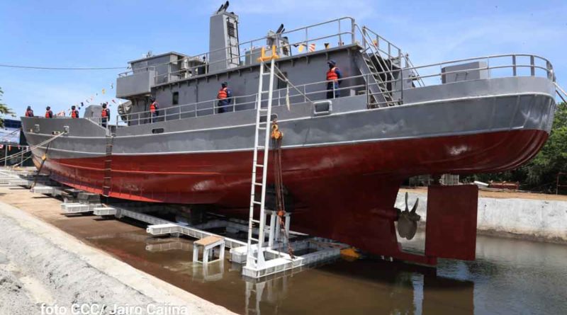 Embarcación del Ejército de Nicaragua en el nuevo dique seco inaugurado en Corinto