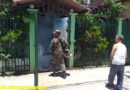 Brigadista del Ejército de Nicaragua realiza fumigación en una vivienda en Estelí