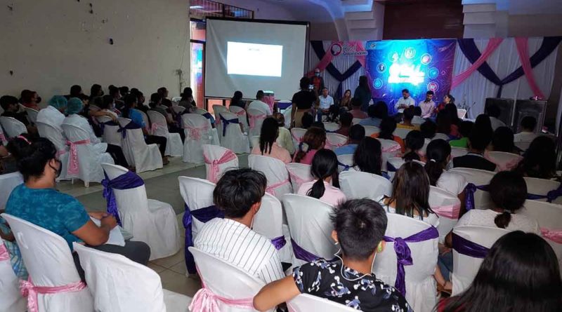 Emprendedores de Chinandega participaron en la "Expo Juvenil Mentes Creativas"