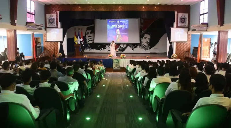 estudiantes, auditorio, Rubén, Darío, conversatorio, poemas